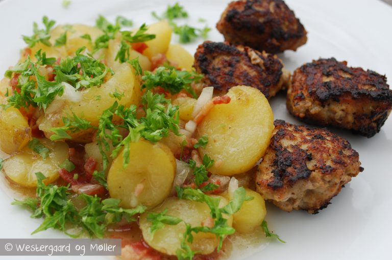 Tysk kartoffelsalat - Nem opskrift på lækker lun kartoffelsalat med bacon