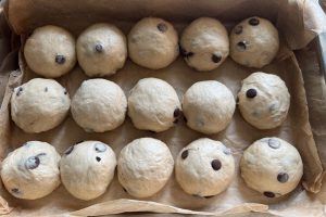 Bollerne før hævning i fadet.