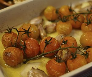 Bagte tomater – cherrytomater bagt på stilk