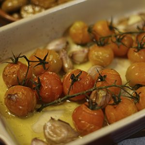 Bagte tomater - opskrift på bagte cherrytomater på stilk