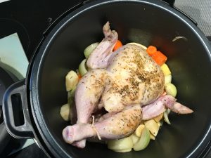 opskrift på hel kylling i slow cooker - dejlig saftig og smagfuld nem aftensmad