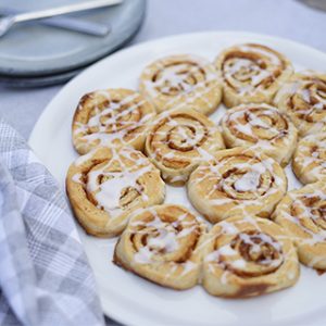 kanelsnegl opskrift - lækre og svampede kanelsnegle