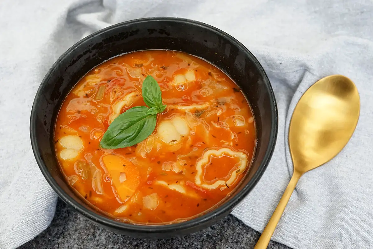 Suppe fra Toscana | Opskrift på nem italiensk minestronesuppe