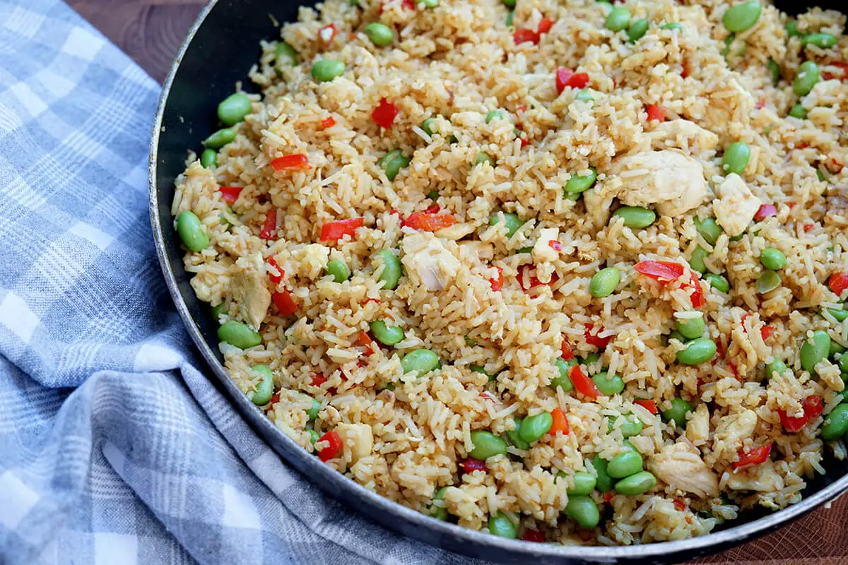 Stegte ris med kylling - Nem opskrift på aftensmad med kylling
