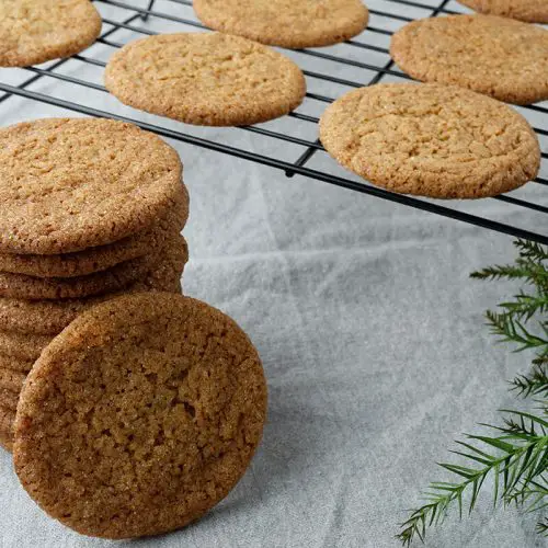 Ingefærsmåkager - Opskrift på sprøde ingefær cookies med chewy midte - dejlig julesmåkage eller til en kop kaffe eller te