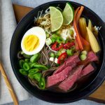 Beef ramen - Opskrift på ramen suppe med oksekød og grøntsager - Nem ramen til hverdag