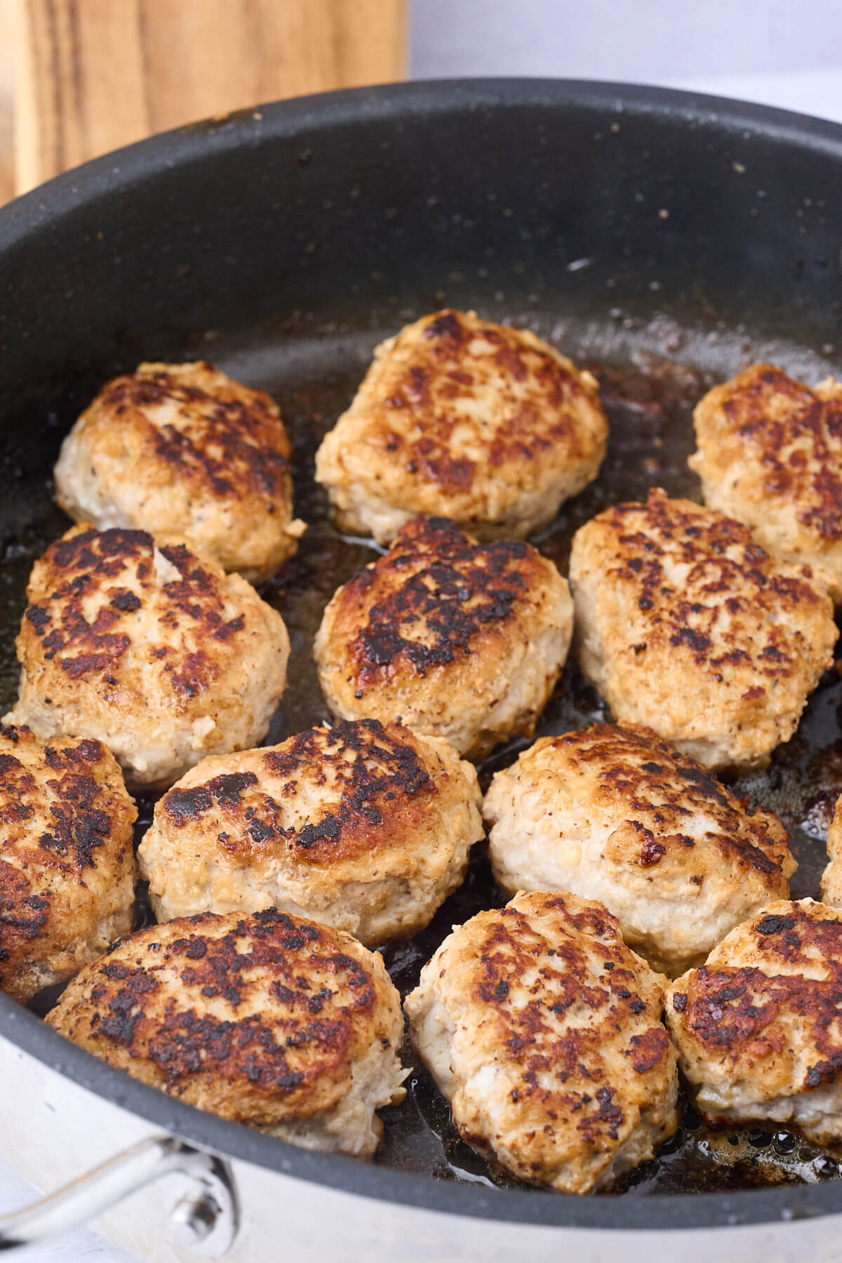 lækre pandestegte gammeldags frikadeller med havregryn.