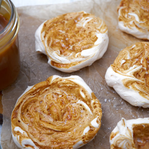 store marengs med saltkaramel.