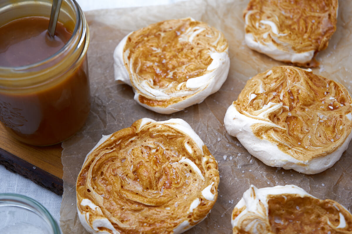 store marengs med saltkaramel.