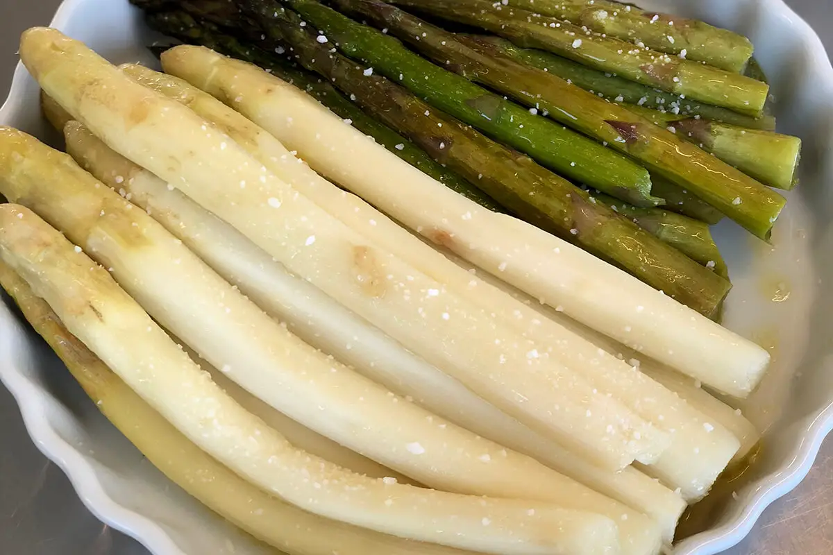 på en ferie rent spids Hvide asparges sous vide - Nem og lækker opskrift - Mad for Madelskere
