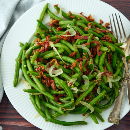 Bønnesalat med bacon.