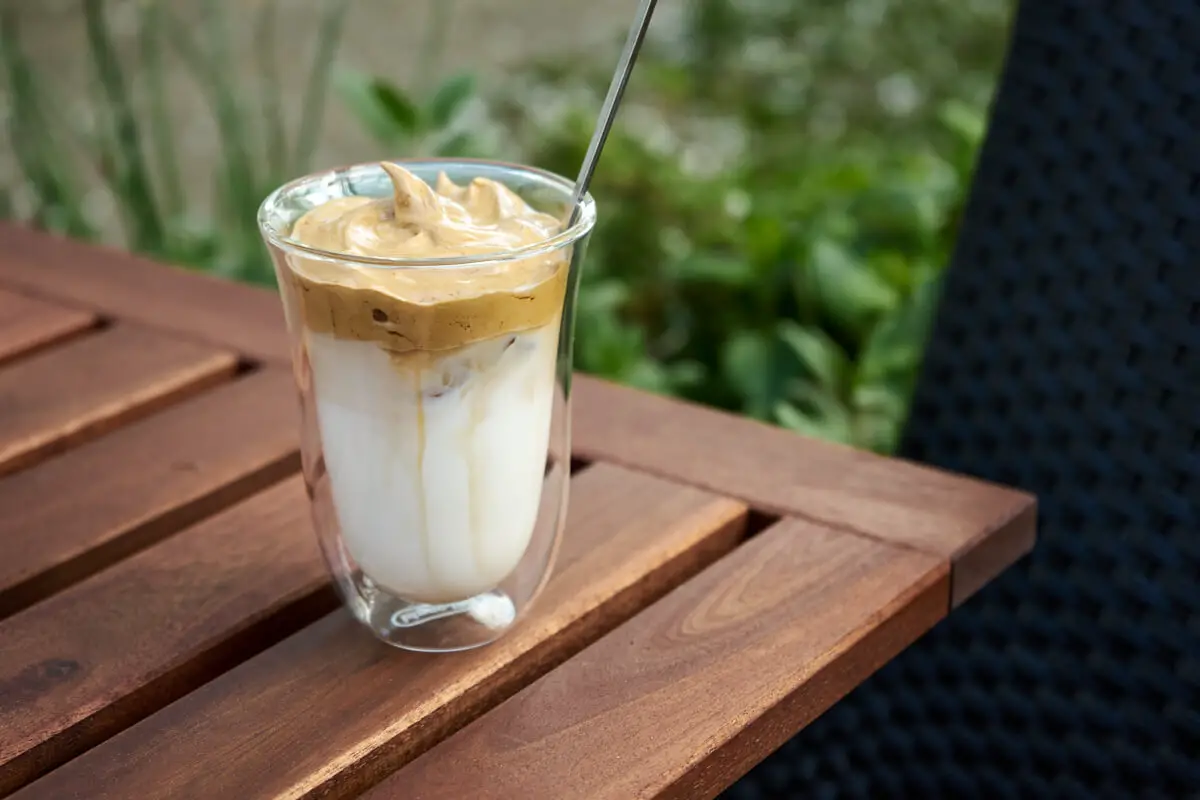 Dalgona kaffe - Nem opskrift på verdens bedste iskaffe