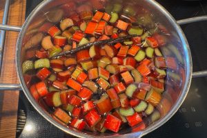 rabarbersuppe når den skal koges op.