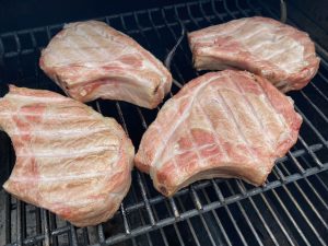 Koteletter på grillen ved revarse sear.