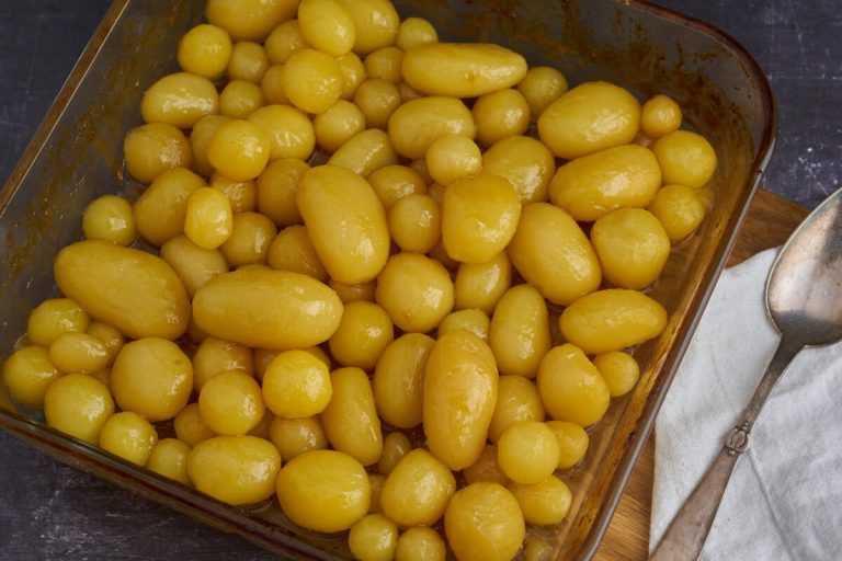 opskrift på brunede kartofler i ovn
