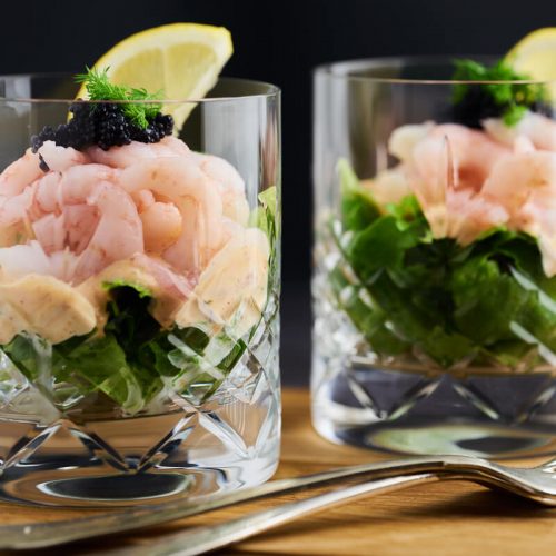 Rejecocktail med thousand island dressing og caviar i glas