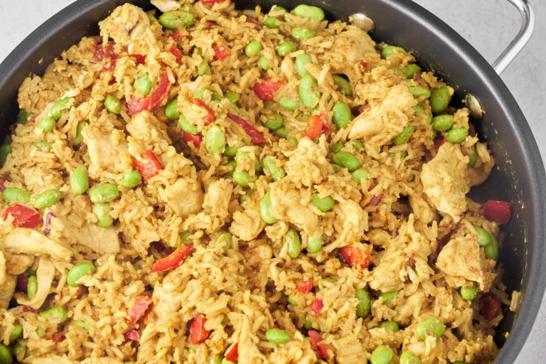 Stegte ris med kylling - Opskrift på nem aftensmad med kylling