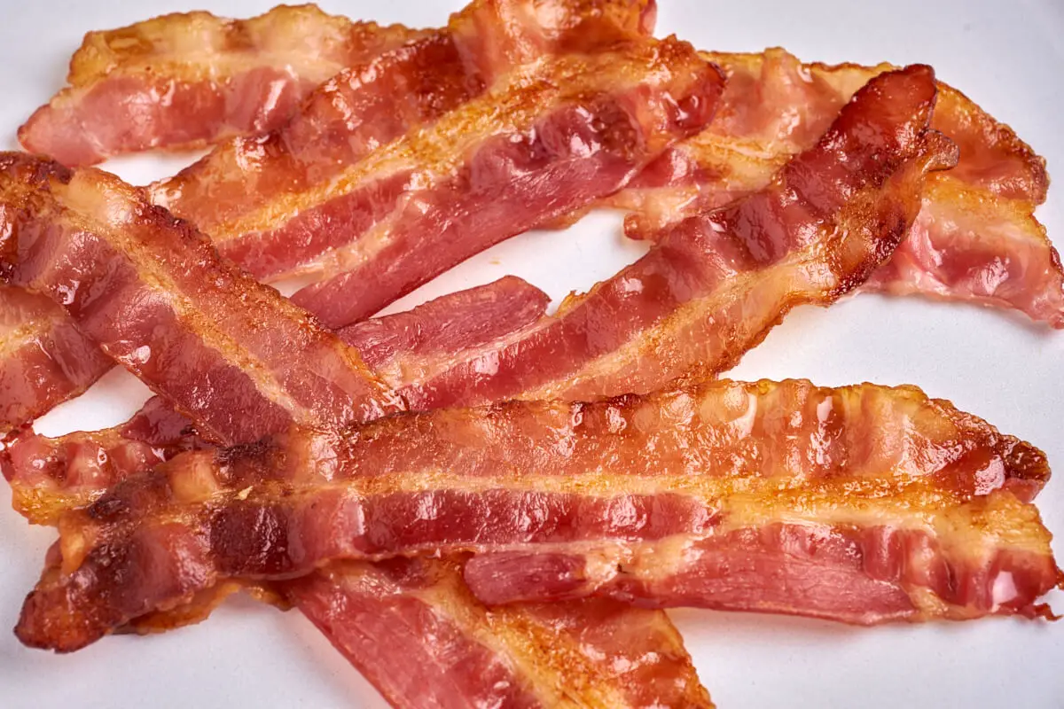 sprøde ovnstegt bacon i skiver