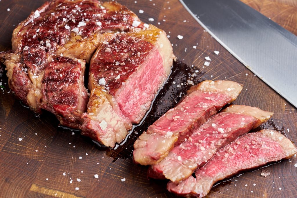 Wagyu Ribeye på grill Opskrift på grillet steak af Ribeye