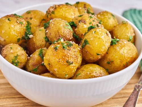 Indvending Følge efter Hævde Smørstegte kartofler med persille - Opskrift på de bedste små kartofler