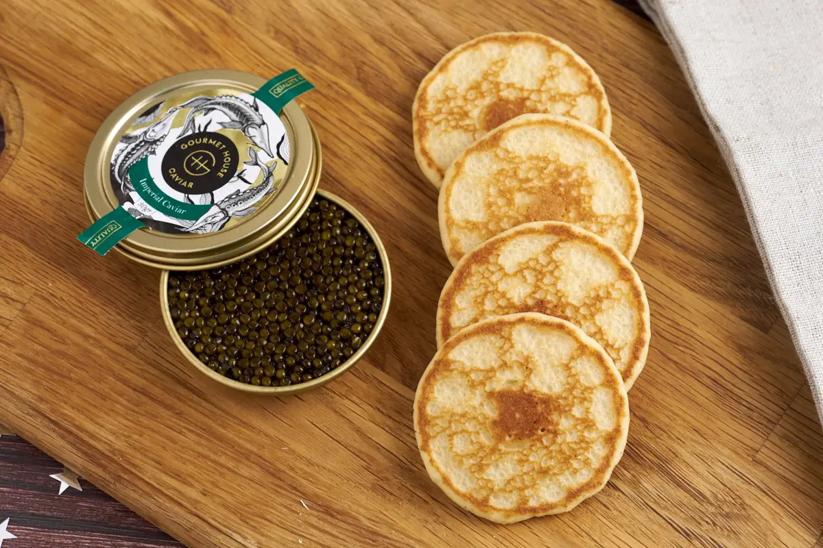 caviar og blinis som appetizer til nytår