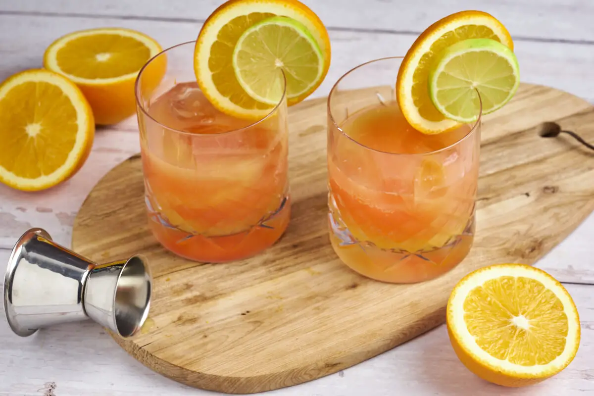 filur drink pyntet med appelsin på glassene