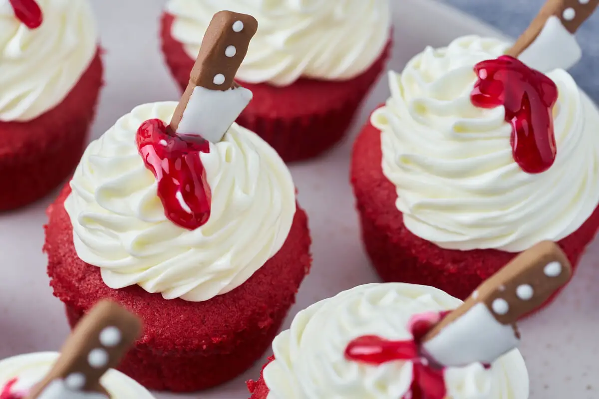 cupcakes til halloween med blog og kniv