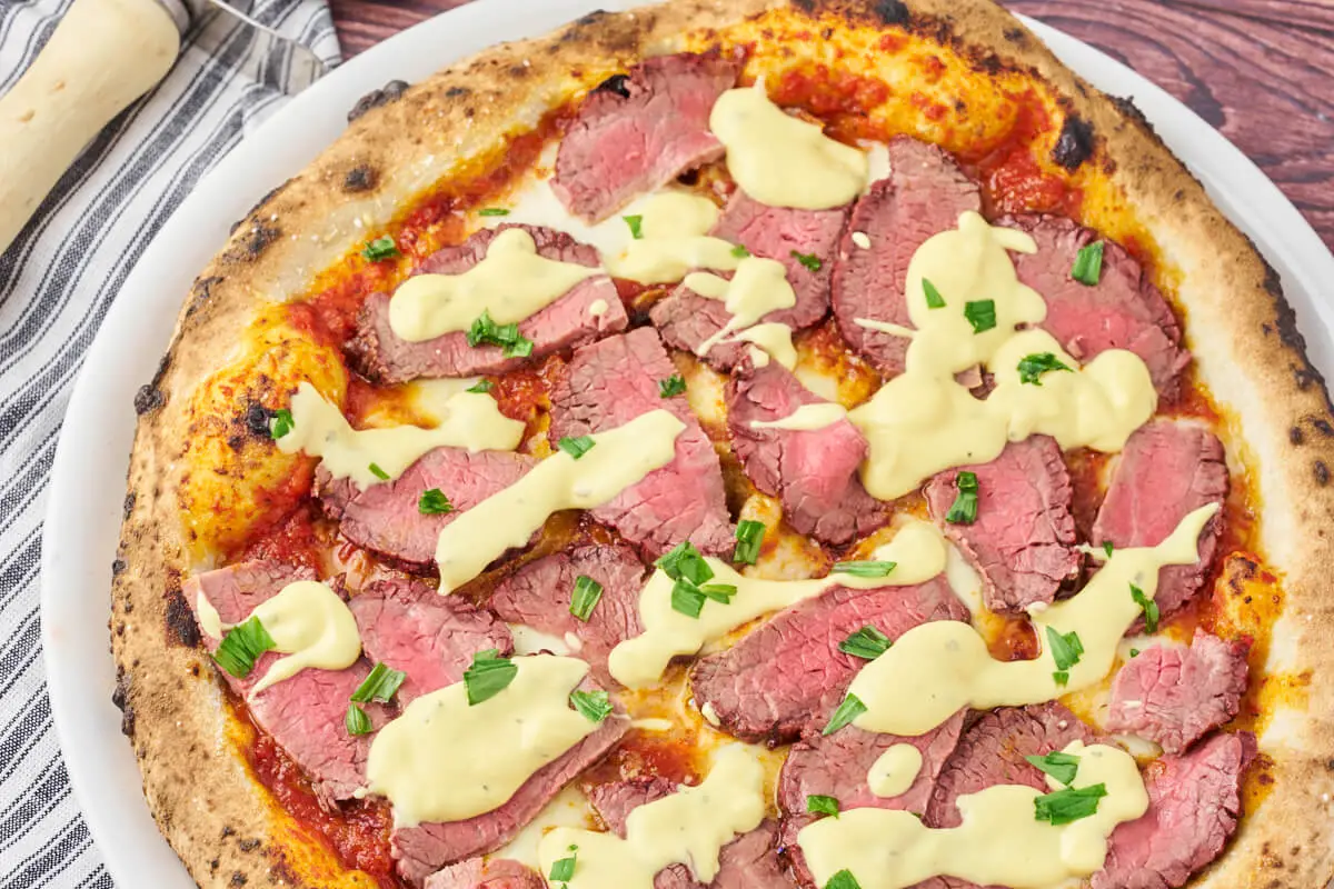den ultimative pizza med bearnaise og oksekød