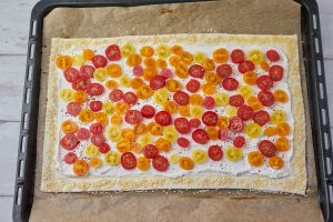 butterdej med ricotta og tomater