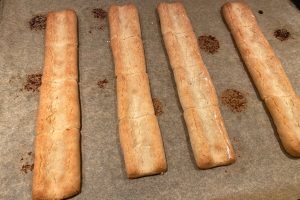 Kransekagen efter bagning.