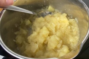 færdigkogt æblegrød.