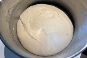 færdighævet dej til bagels.