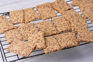 bagerist med knækbrød der køler ned.