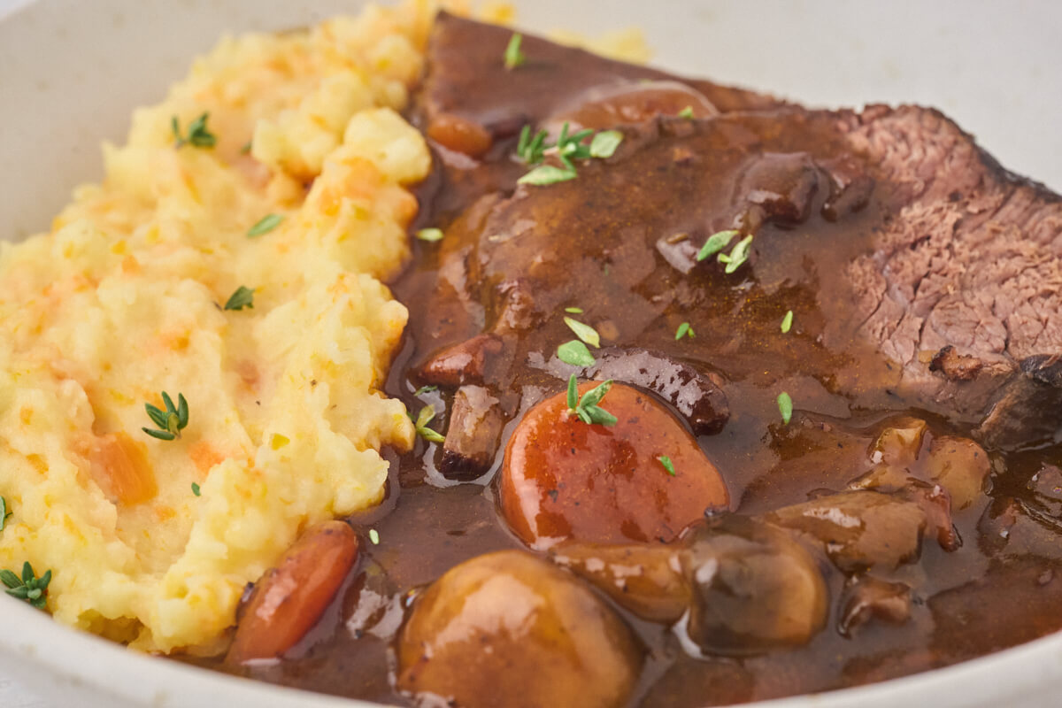 Lækker mør grydesteg bourguignon.