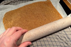 sådan rulles bunden på bagepapiret.