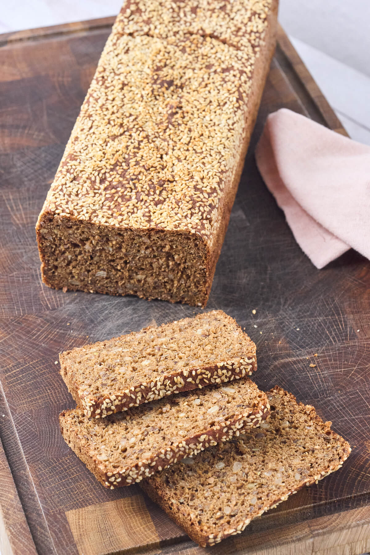 hjemmebagt rugbrød uden surdej.