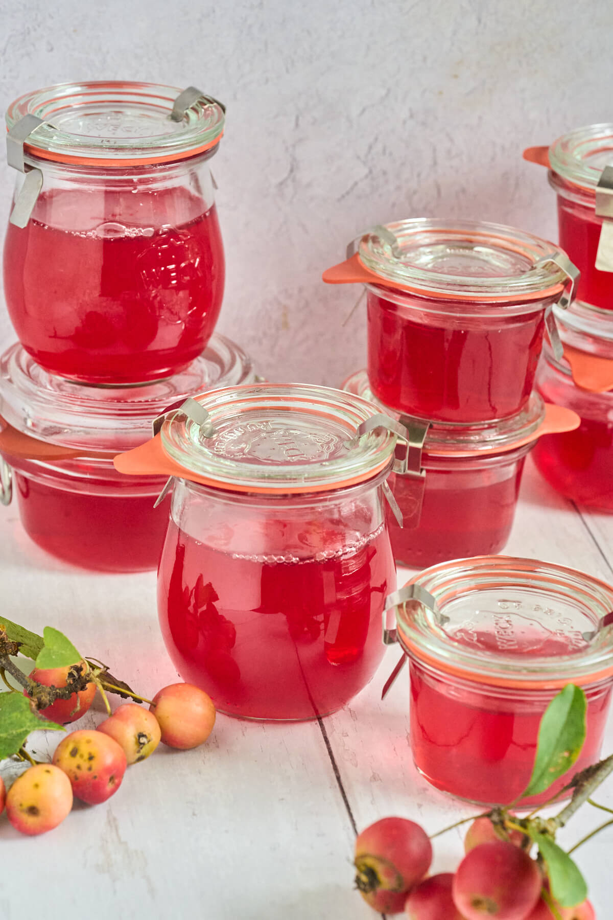 glas med hjemmelavet paradisæblegele.