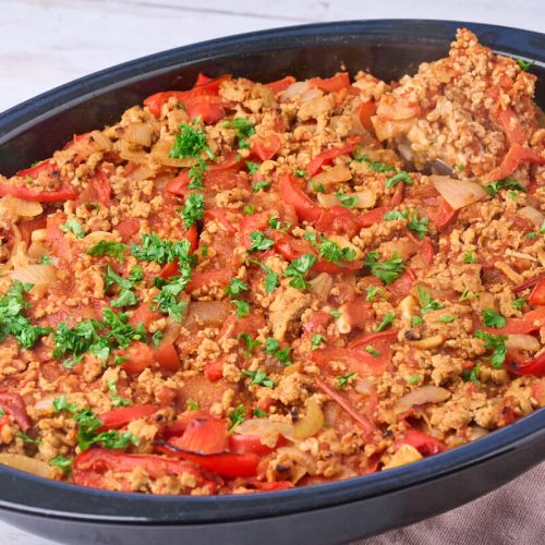 Ungarsk risret med peberfrugt og tomat.