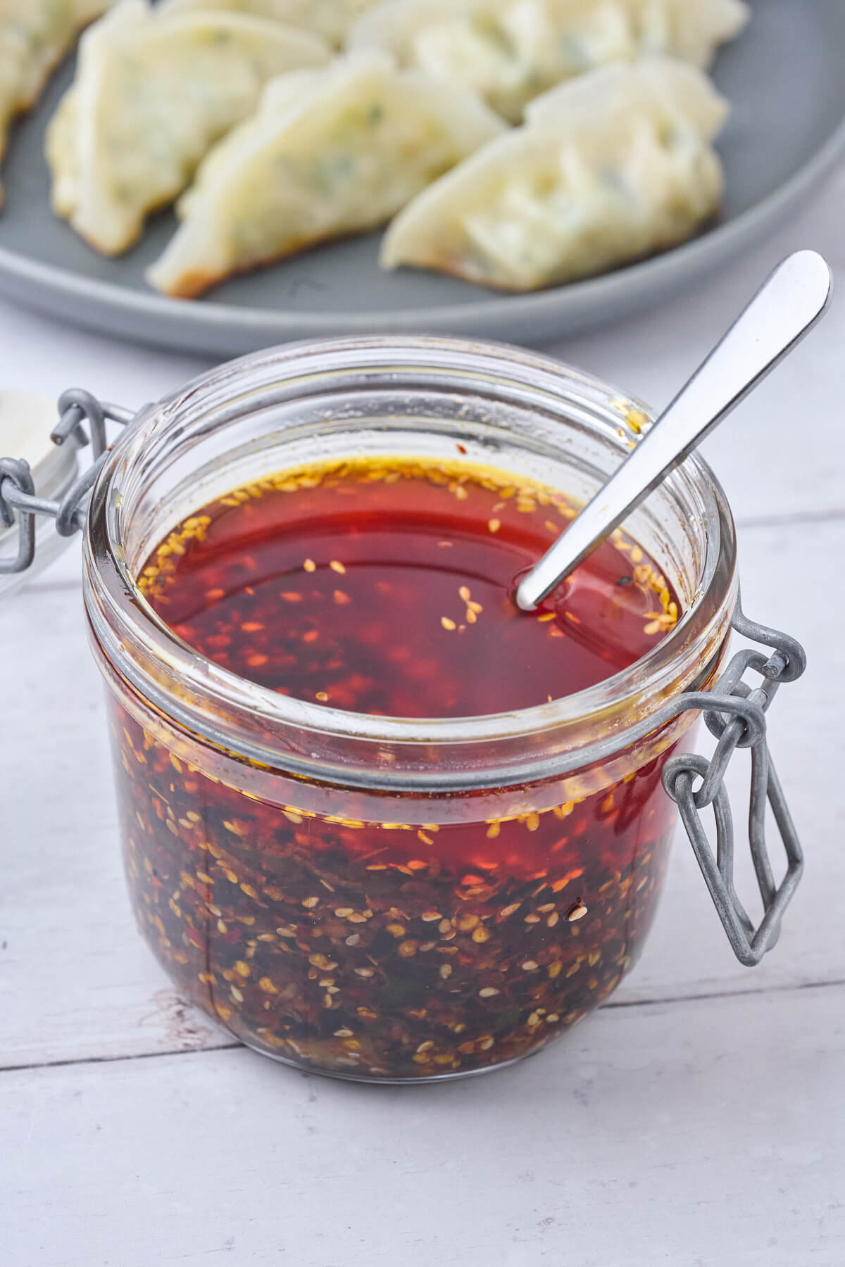 Hjemmelavet Lao gan ma, sprød chiliolie i glas.