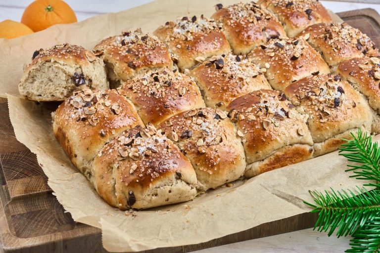 Luftige juleboller med chokolade og appelsin.