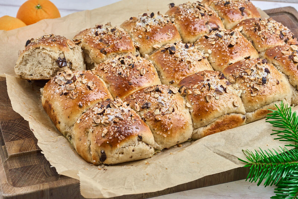Luftige juleboller med chokolade og appelsin.