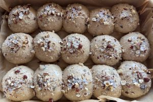 juleboller klar til at komme i ovnen.