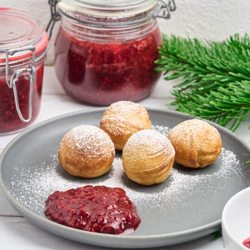 hjemmelavet julemarmelade serveret til æbleskiver.
