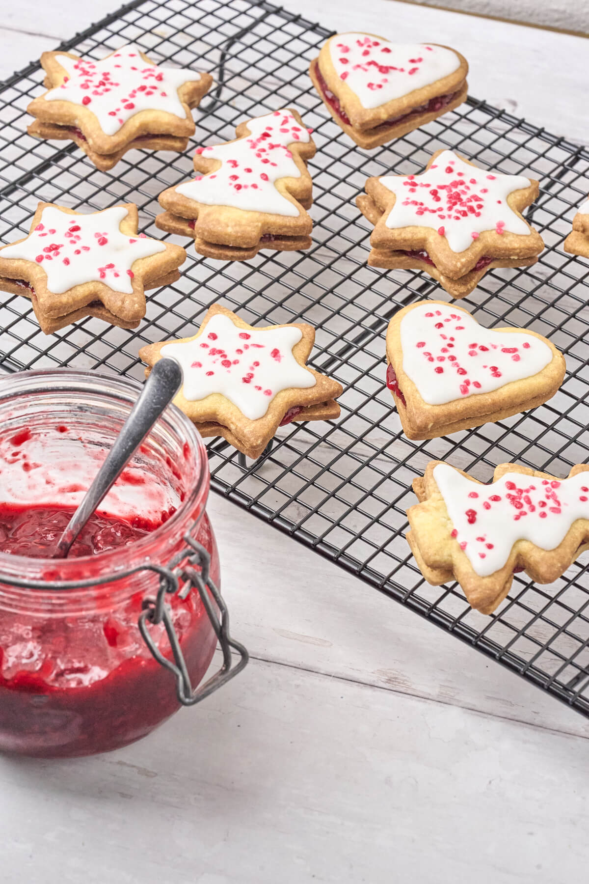 jule-hindbærsnitter med julemarmelade.