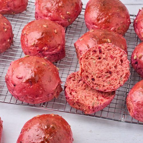 rødbedeboller med solsikkekerner på rist.