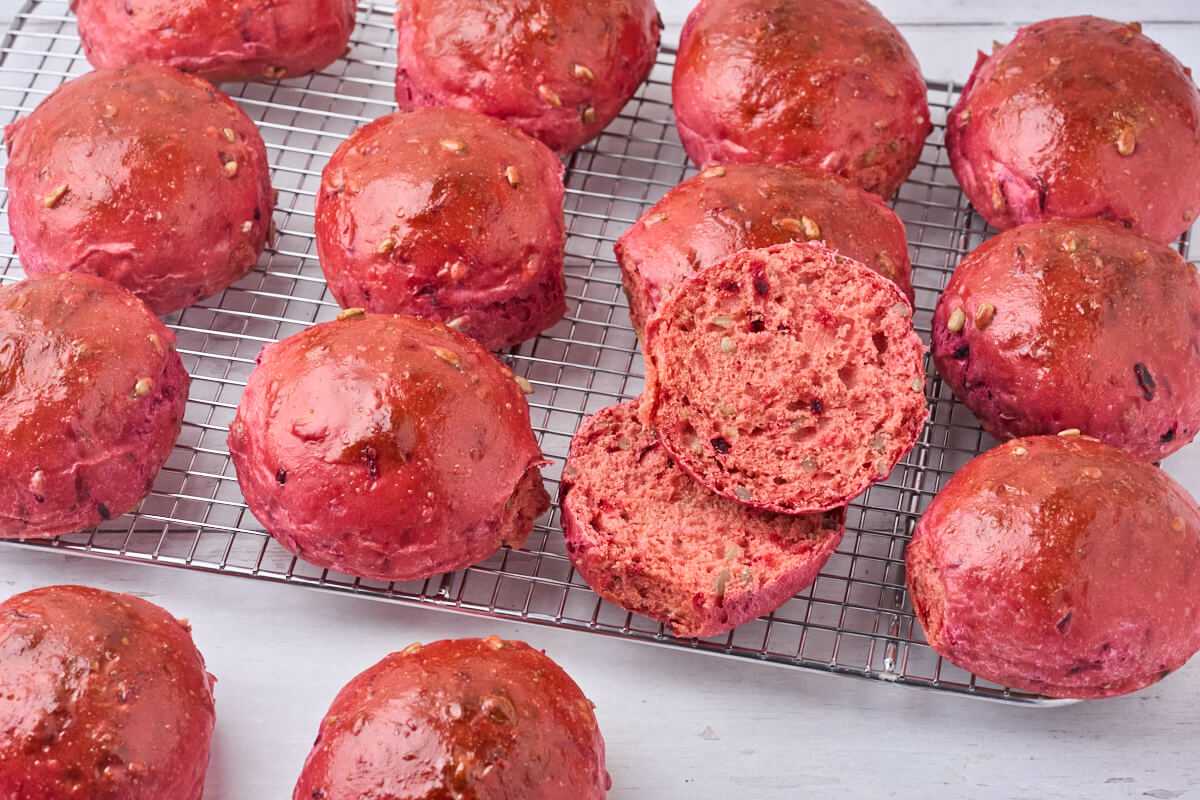 rødbedeboller med solsikkekerner på rist.