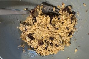 skål med dejen til banancookies.