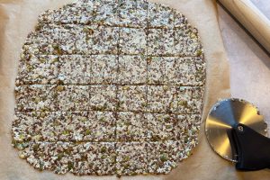 udskårede knækbrød.