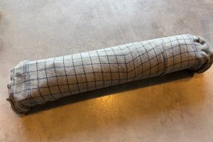 rouladebund der ligger i fugtigt viskestykke.