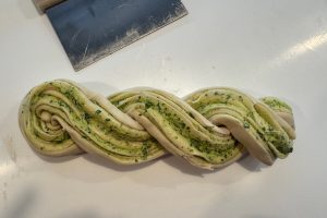 brødet efter det er snoet sammen.